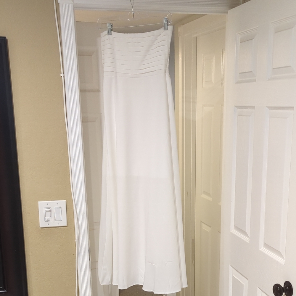 Elegant White Strapless Gown